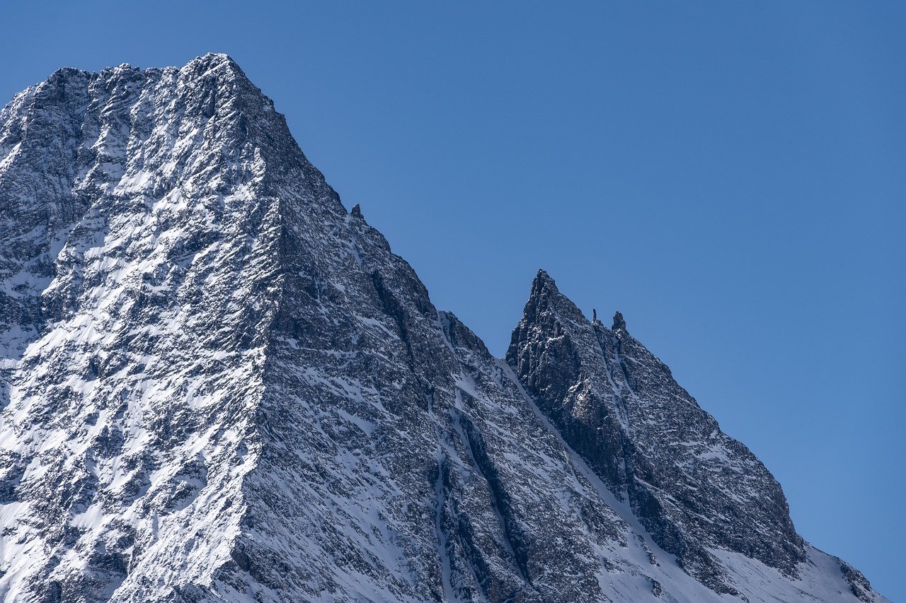 Discovering the Majestic Peaks of the Sierra Nevada